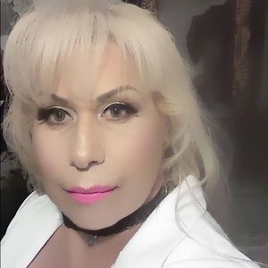 Meet your Posher, Delia